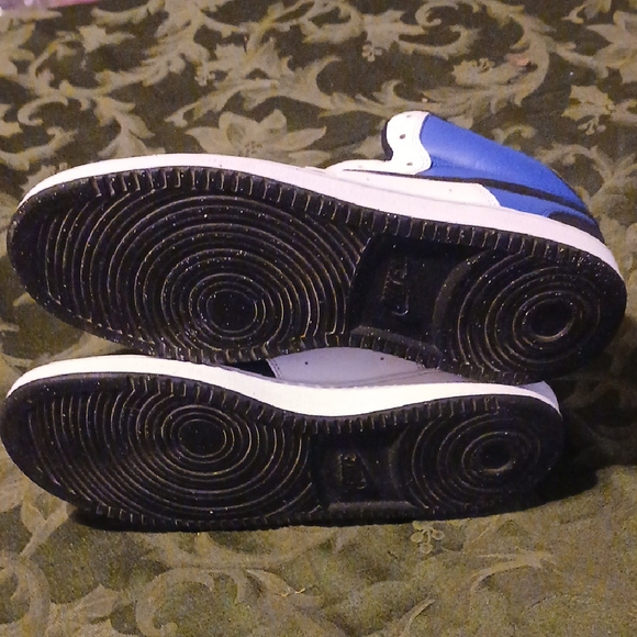 Barely‎ Worn Nike Men's Blue and Black Sneakers - Picture 4 of 4
